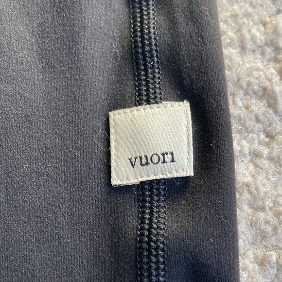 Vuori daily leggings- like new - Picture 2 of 10